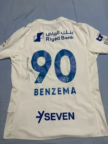 Camisa autografada Benzema