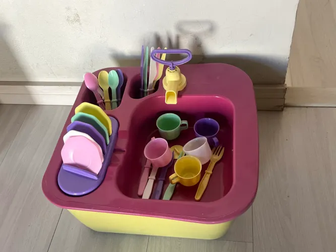 Pia de Brinquedo Acqua Brink - Completa com 22 Acessórios - Sai Água de Verdade