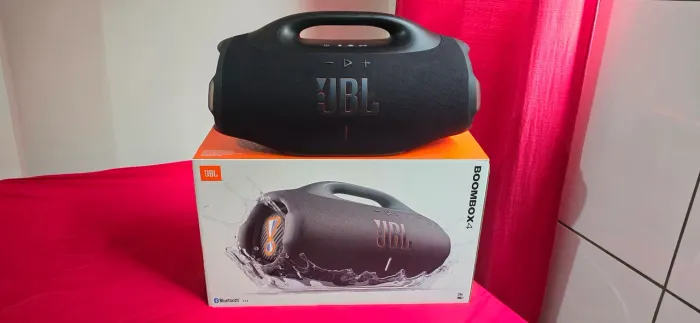 JBL boombox 4