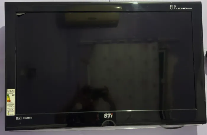 TV STI LED HD 32? com Entrada HDMI - Ótimo Estado