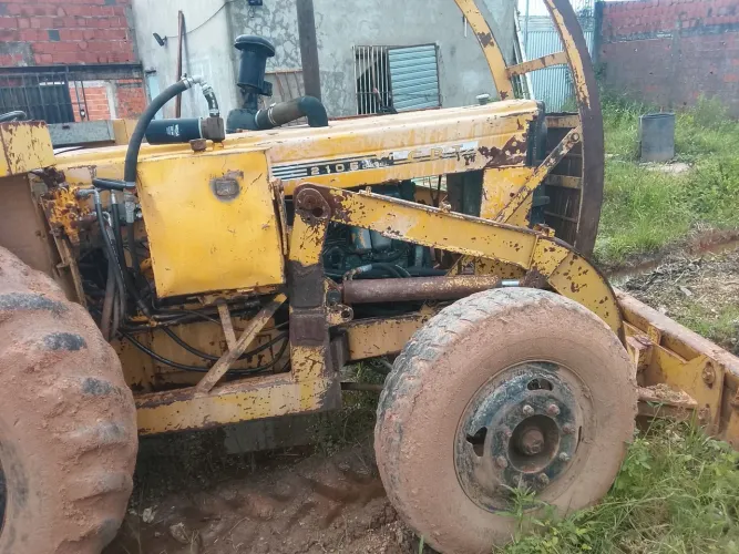 Vendo esse trator CBT 