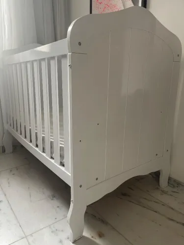BBERCO QUE VIRA CAMA VAI COM COLCHÃO, Sado por um mês venda por mudança de país.