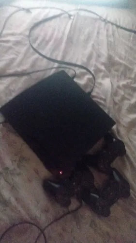 Ps3 slim desbloqueado acompanha um HD virgem 3 controles 1 pasta térmica e um cabo network