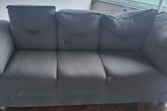 Conjunto de sofa com avarias 80 reais
