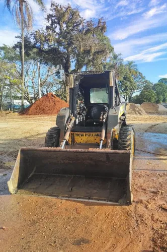 Minicarregadeira New Holland L175