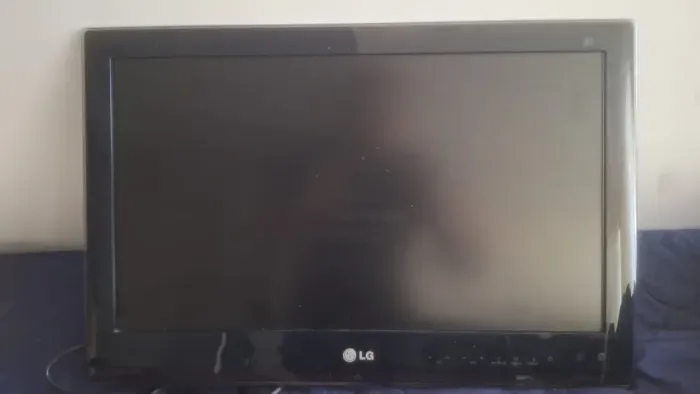 TV LG LED 22" Full HD - Excelente estado