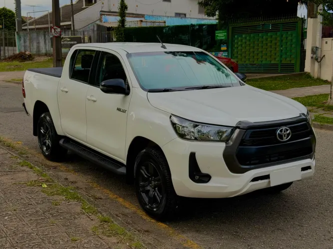 Toyota Hilux CD SR 4X4 2.8 TDI Diesel Aut. 2024