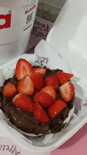 Mini bolo de brownie+ninho+Nutella+morangos