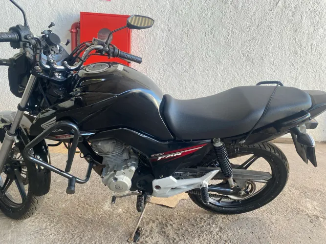 Vendo moto fan 160 , quitada , doc.  de 2026 pago.