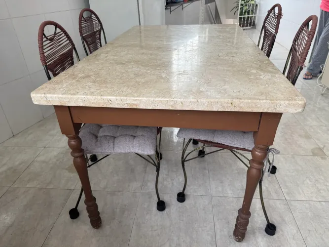 Mesa de Jantar - Granito Creme (4 lugares)