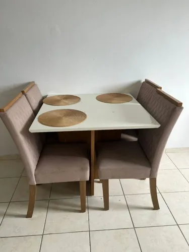 Mesa de jantar 4 cadeiras