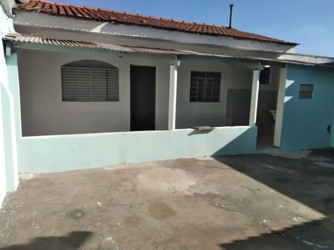 CASA DE FUNDOS - VILA INDUSTRIAL