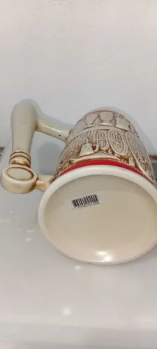 Compre esta linda caneca de porcelana, não entrego...