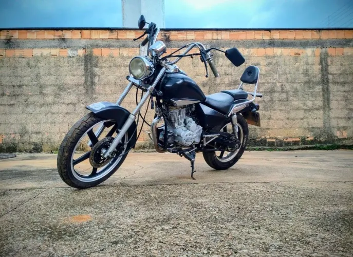 Dafra Kansas 150
