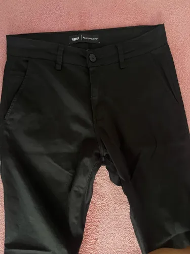 Calça alfaiataria em sarja