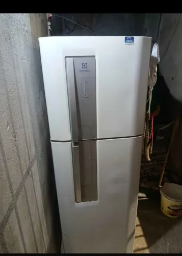 Vende -se geladeira Eletrolux