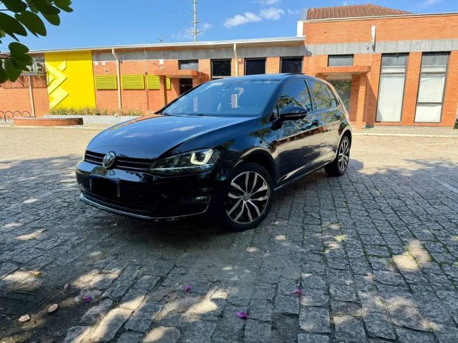 Volkswagen Golf Highline 1.4 TSI Total Flex Aut. 2017