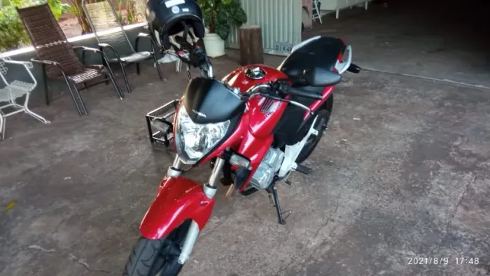 MOTO BEM CONSERVADA