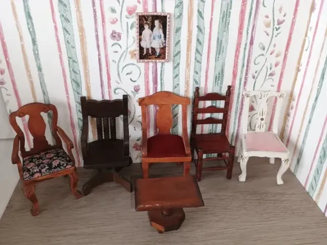 Miniaturas de poltronas e cadeiras, 5 unidades