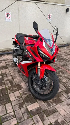 CBR 650R em perfeitas condições