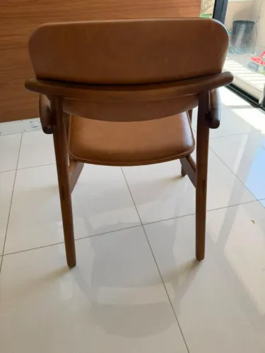 Cadeira em madeira