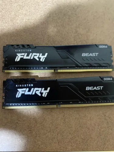 2 pentes de memória 8GB DDR4 2666MHZ Kingston Fury