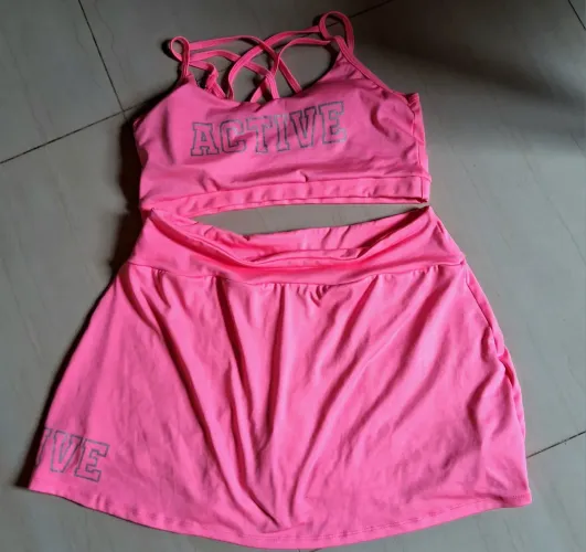 Por. 70. - Roupa academia - veste 44