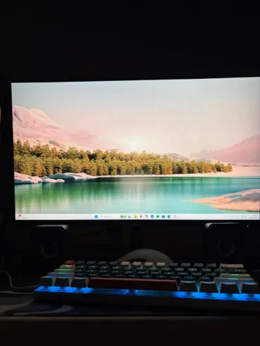 Monitor AOC 24G30E 24", Full HD, IPS, 180 Hz (leve arranhão que não atrapalha em nada)