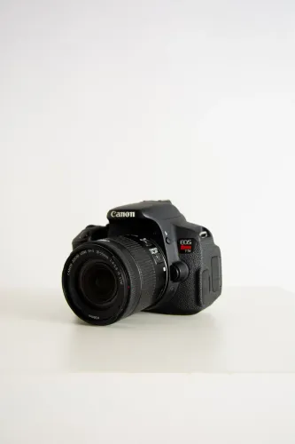 Canon T5i + Lente do Kit 18-55mm + Flash Godox TT520 III, 2 baterias e carregador