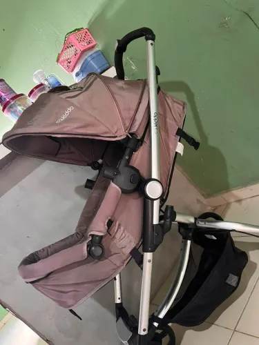 Carrinho de bebê kiddo