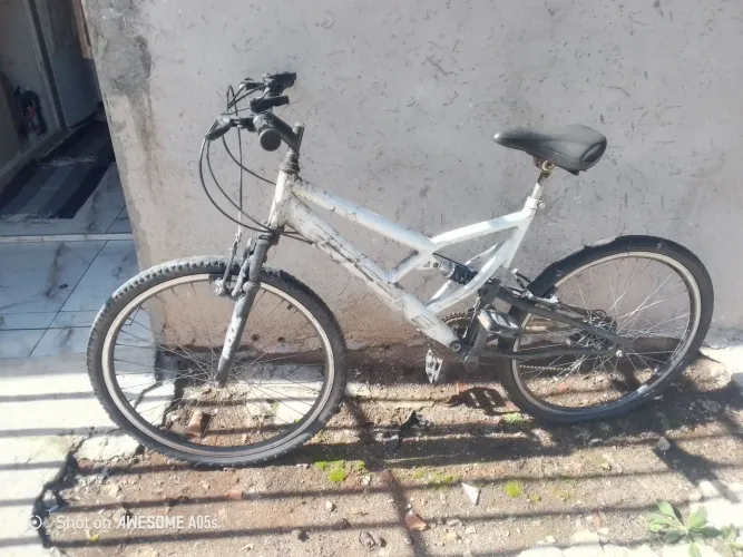 Bicicleta 26 opitims solo tem peun furado