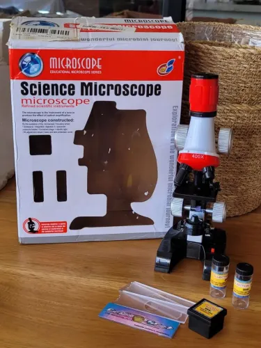 Microscópio ? infantil 
