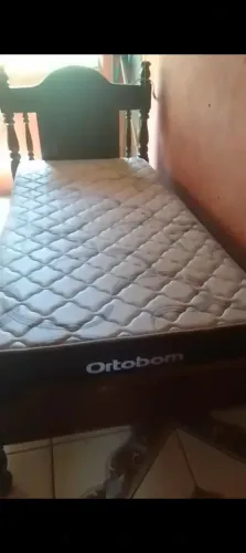 Colchão de solteiro e cama