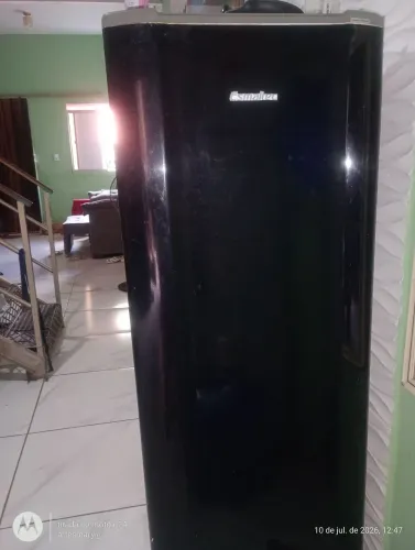 Vendo geladeira funcionando.