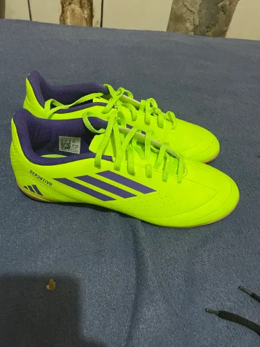 Chuteira Adidas tamanho 40 com NOTA FISCAL