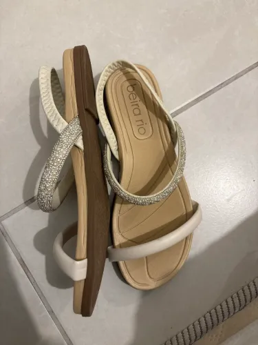 Sandália/Rasteirinha | Bege e branco | Tamanho 34