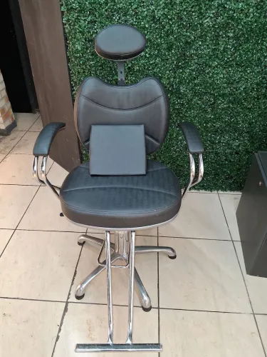Vendo cadeira para Studio e barbearia nova.