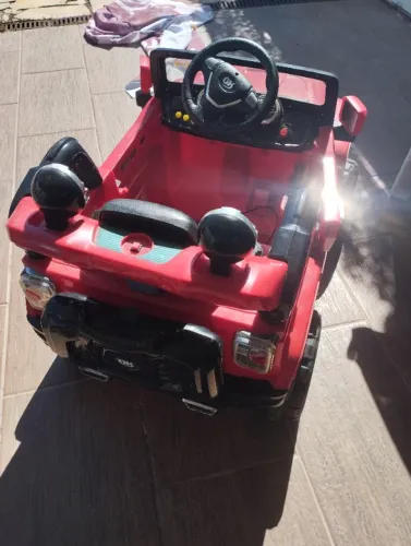 Vendo Jipe Trilha Infantil Elétrico 12V Vermelho baterias novas,