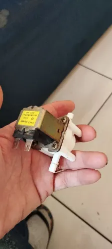 Válvula solenóide bebedouro Electrolux PE11B/ PE11X 