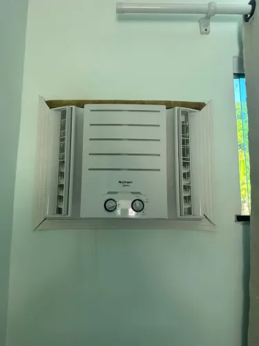 Ar-condicionado de Janela Springer Midea Mecânico Frio 7.500 BTU/h 127v 