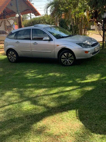 Ford Focus 1.8 16V 5P 2003