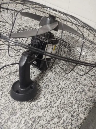 Ventilador de Parede Oscilante Ventisol 60 cm preto ( bivolt)