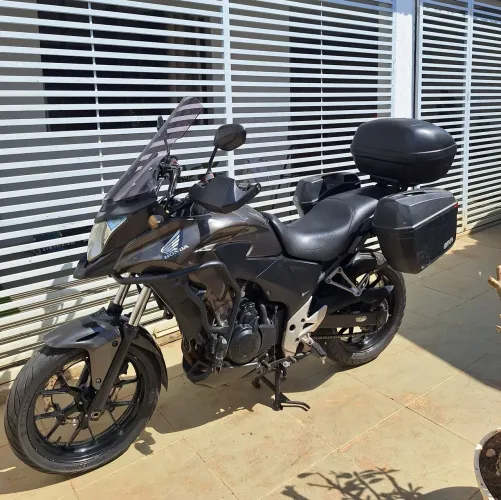 CB 500X 2015 equipada para viagem.