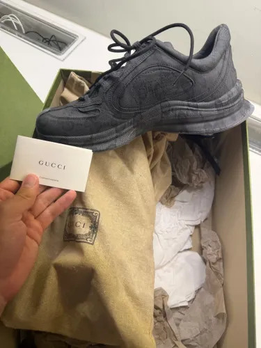 tenis Gucci Rhyton com monograma GG em cinza/preto Original