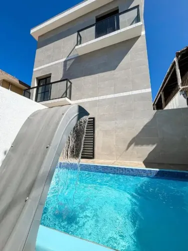 Casa com 2 suítes em condomínio com piscina no bairro do Macuco Santos