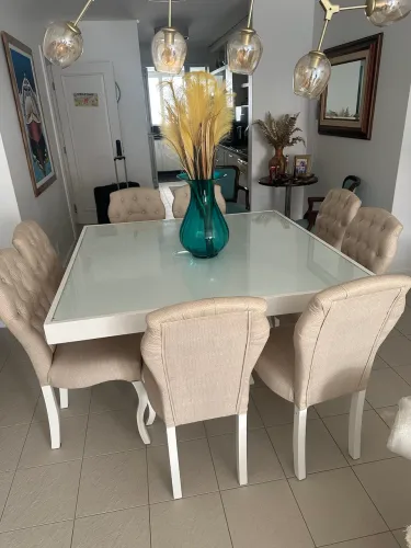 Mesa de Jantar com 8 cadeiras