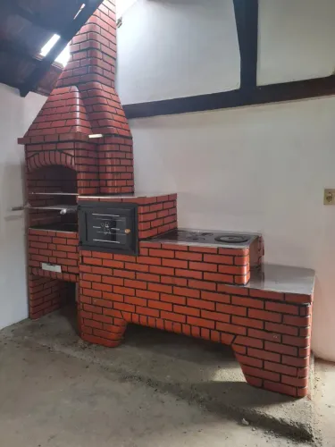 Trio Colonial Churrasqueira Forno e Fogão a Lenha Pré Moldada Tipo Tijolinho