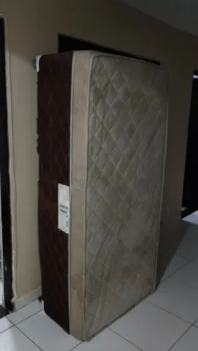 Vendo cama solteiro 