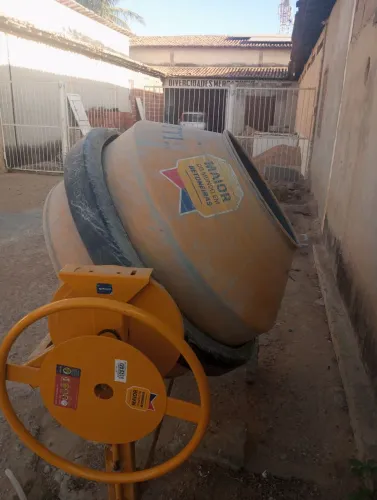 Vendo betoneira Menegotti 400l ou troco em reboque 1 eixo emplacado e legalizado