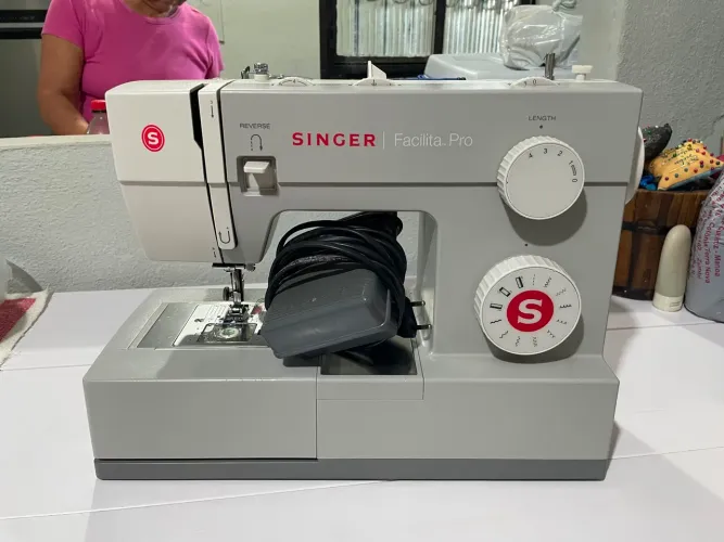 Máquina de costura singer